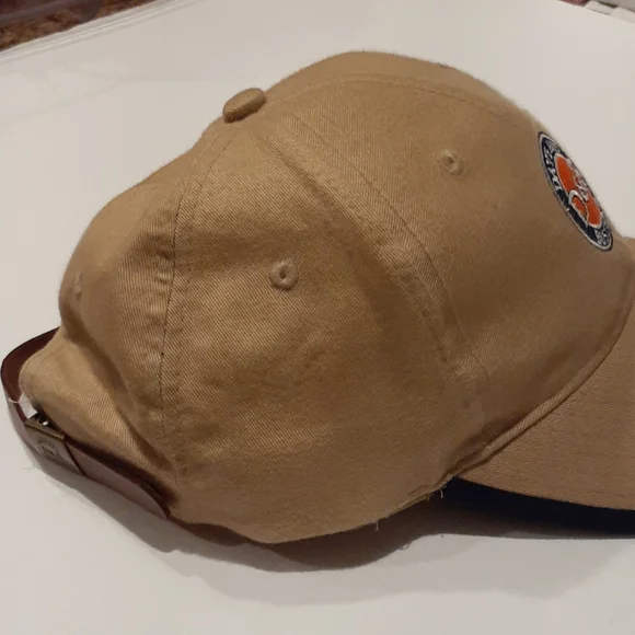 OFFICIAL DAVE & BUSTER'S GOLF HAT - Picture 2 of 6